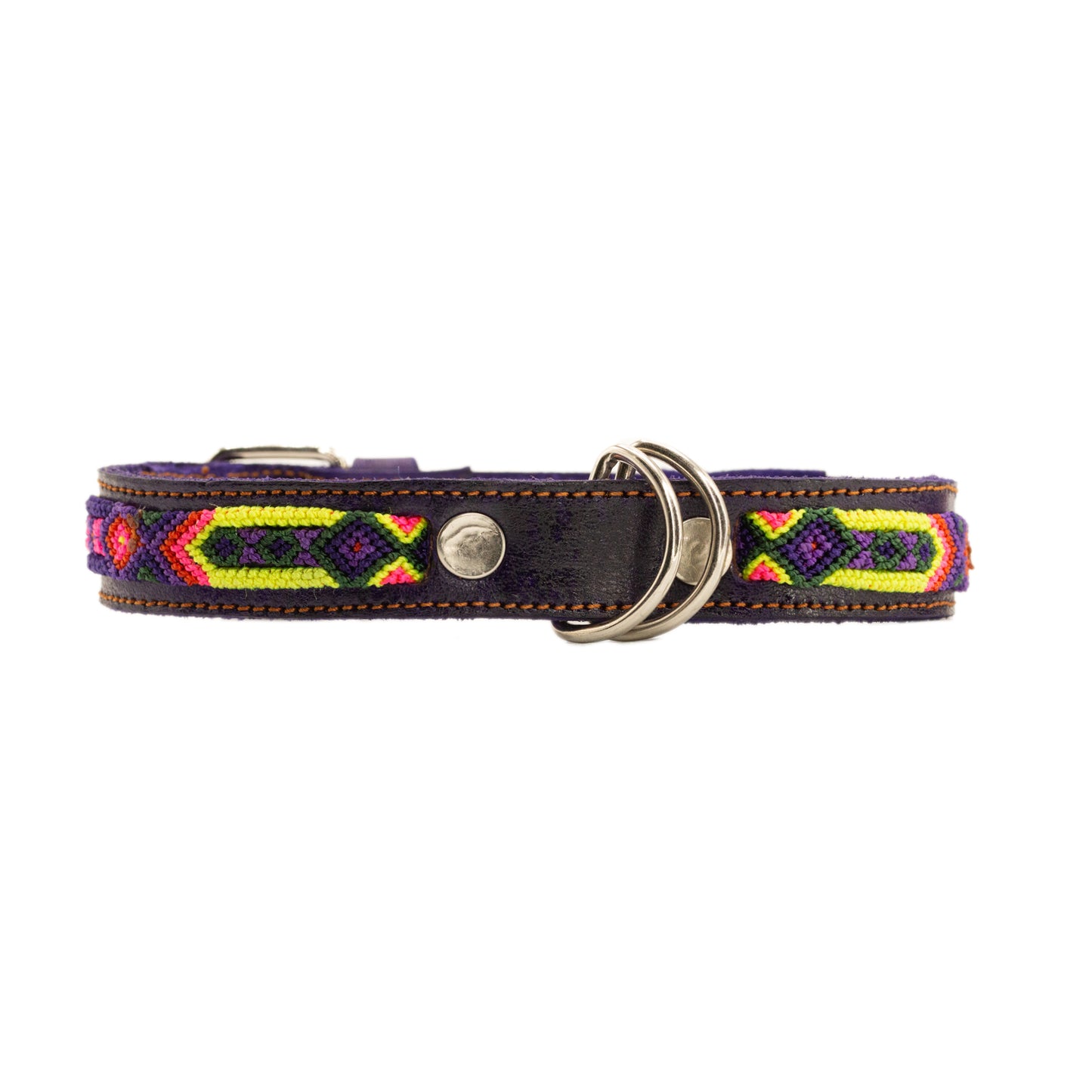 Chic and stylish pet collar with artisanal silk thread detailing